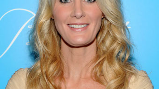 Sandra Lee Surpasses Expectations, Puts Pet Bird In A Diaper